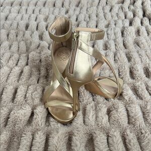 NEW Vince Camuto Gold Strappy Heels Ankle Strap Sandals Size 7